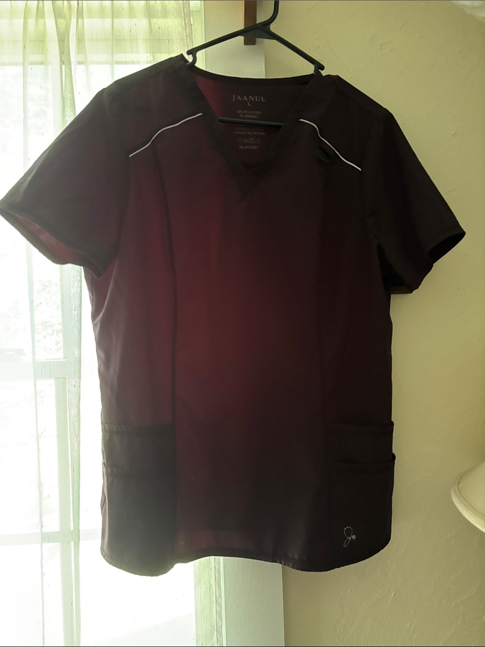 Women’s Jaanuu  sporty scrub top, I also have the bottoms that go with the top.